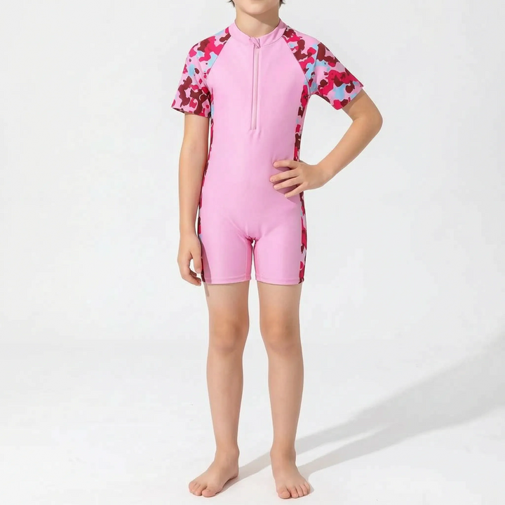 Hochwertiger Kinder Kurzarm-Schwimmanzug für Kindersport im Sommer. Ideale Bademode für Schwimmen & Wasseraktivitäten.