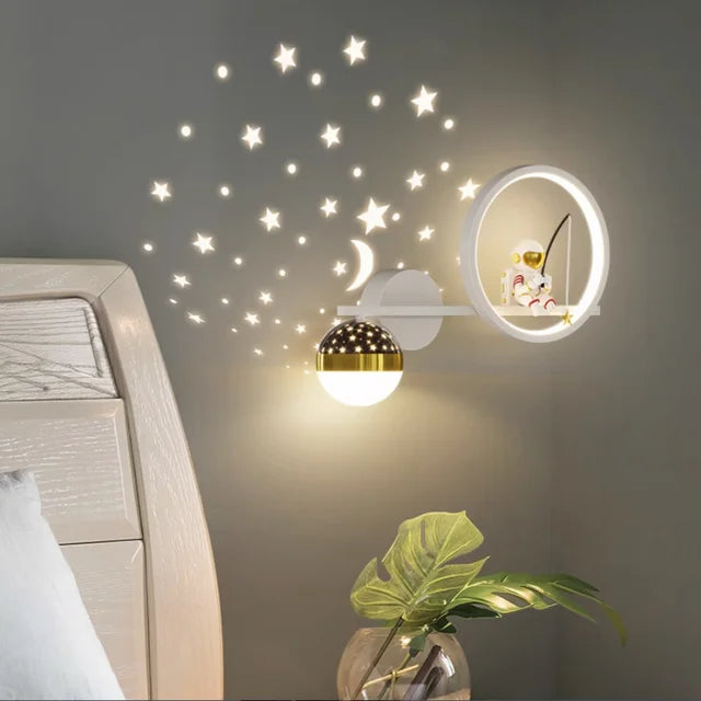 Moderne dimmbare Kinder Wandlampe Stern mit LED Beleuchtung, ideal für ein modernes Kinderzimmer.