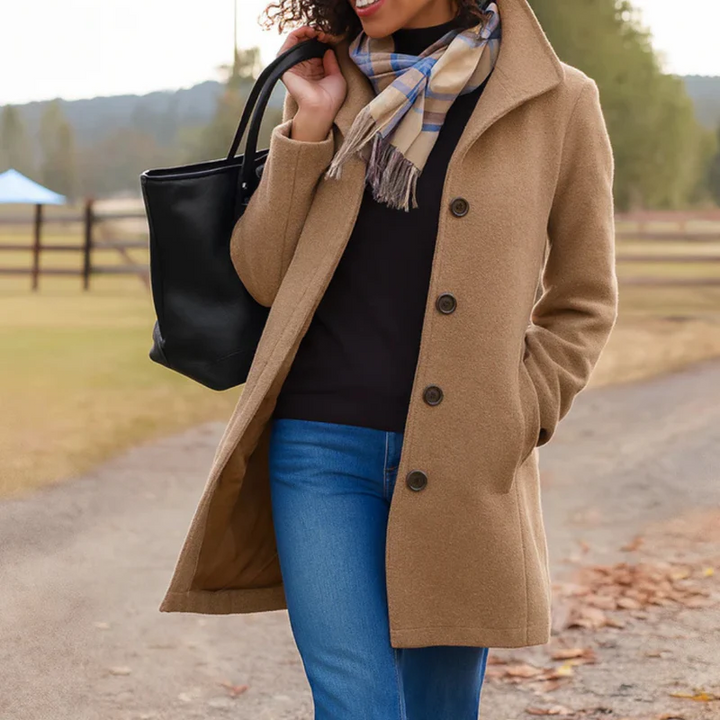 Damen Trench-Jacke im Blazer-Stil für elegante Herbstlooks; klassische Oberbekleidung für Frauen.
