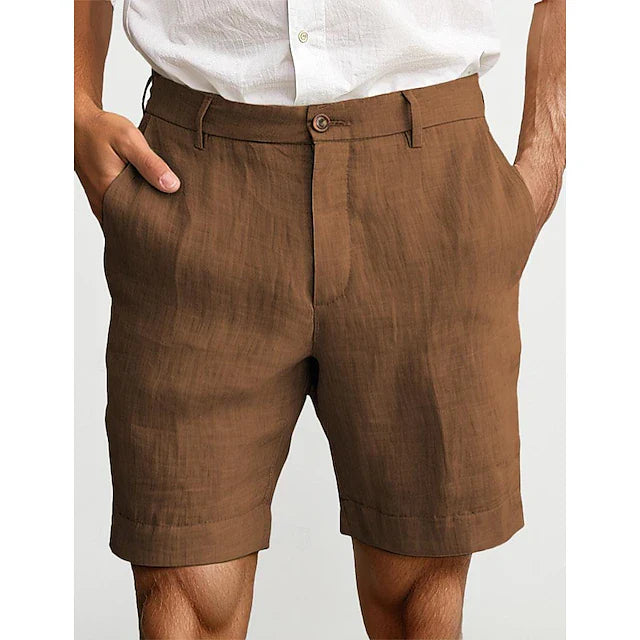 Nahaufnahme der hochwertigen Herren Chino Shorts mit feiner Textur und praktischen Seitentaschen.