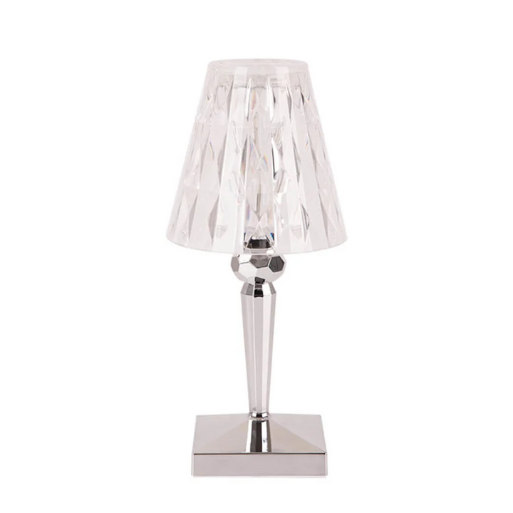 Kristall-Design-Tischlampe für luxuriöses Wohnen, elegantes Stimmungslicht im Wohnzimmer.