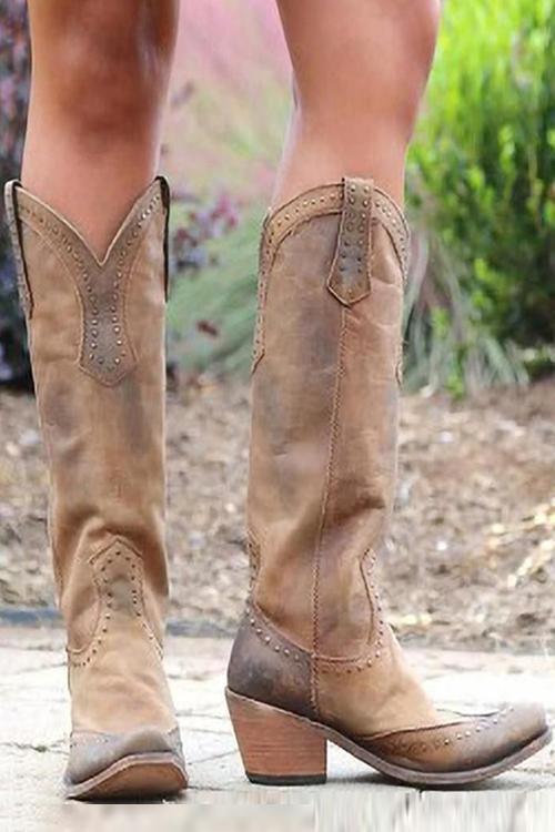 Modische braune Damen Western Boots aus hochwertigem Material mit robustem Blockabsatz für den Alltag.