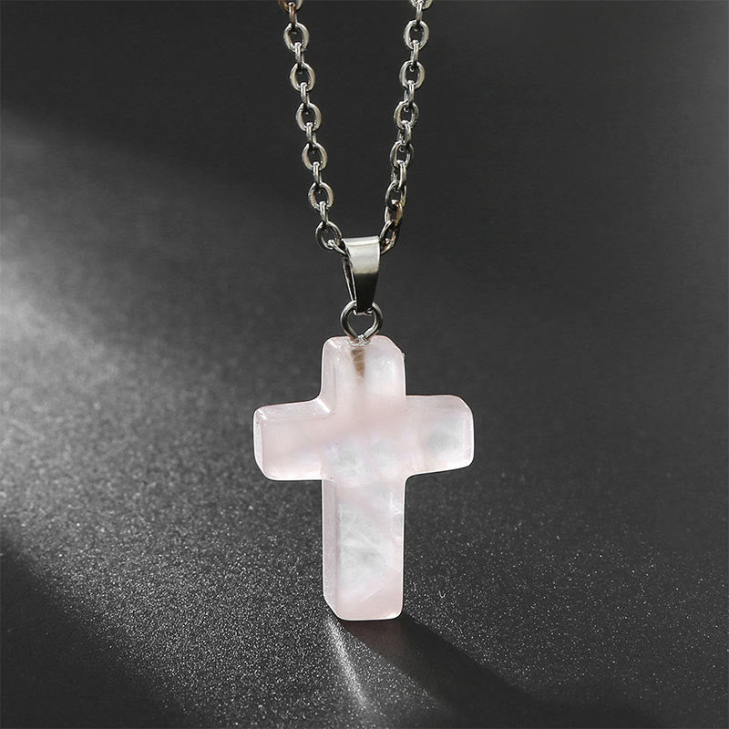 Handgefertigte Damen Edelstein Kreuz Halskette. Ausdrucksstarker Schmuck mit tiefer Bedeutung.