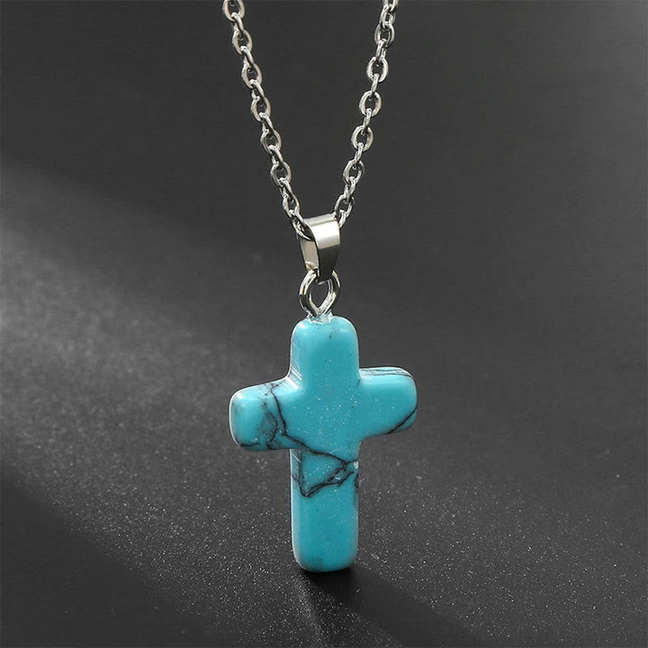Einzigartige Damen Edelstein Kreuz Halskette. Symbolisiert Stärke, Glaube und Eleganz.