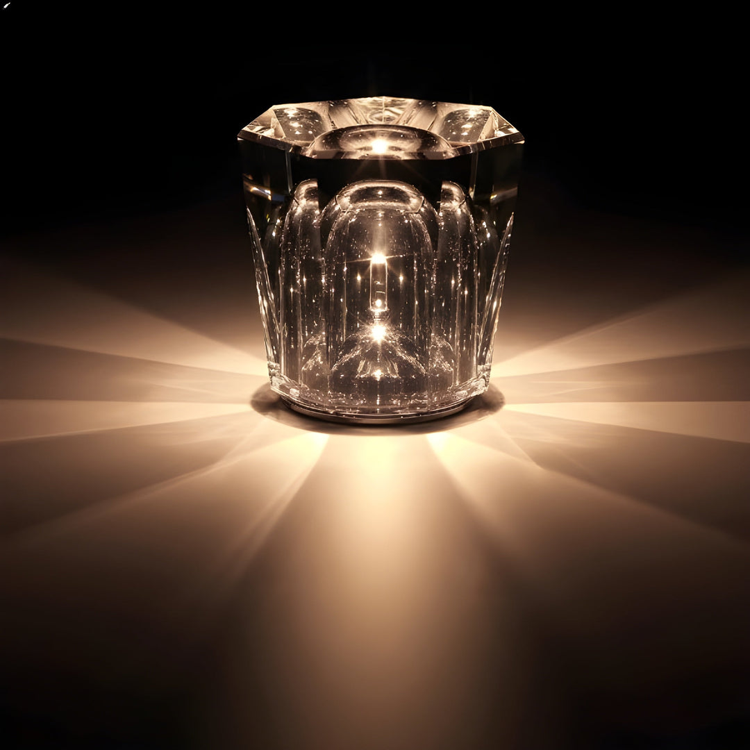 Wiederaufladbare Designer-Tischlampe, Kristalloptik, für exklusives Ambiente & modernes Wohnzimmer.