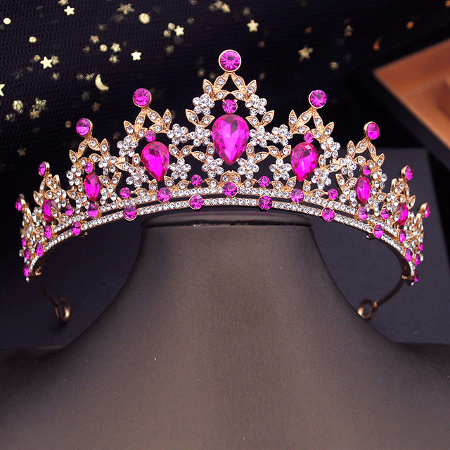 Prunkvolle Goldkrone für Damen mit farbigen Glitzersteinen, luxuriöser Haarschmuck Accessoire.