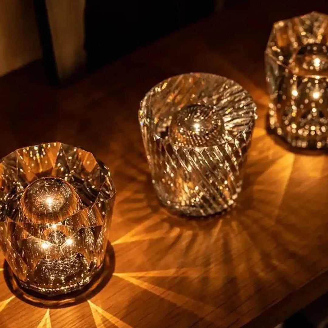 Wiederaufladbare Diamant Kristall Tischlampe für luxuriöse Ambientebeleuchtung im Wohn- oder Schlafzimmer.