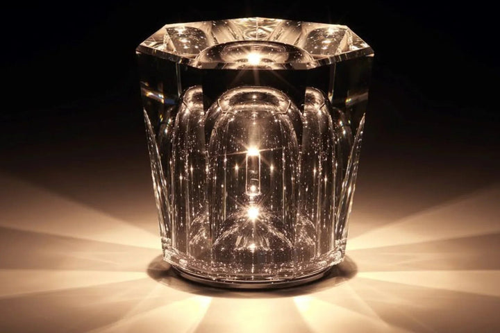 Tragbare LED Kristall Tischlampe, wiederaufladbar, ideal als Dekolampe für Schlaf- oder Wohnzimmer.