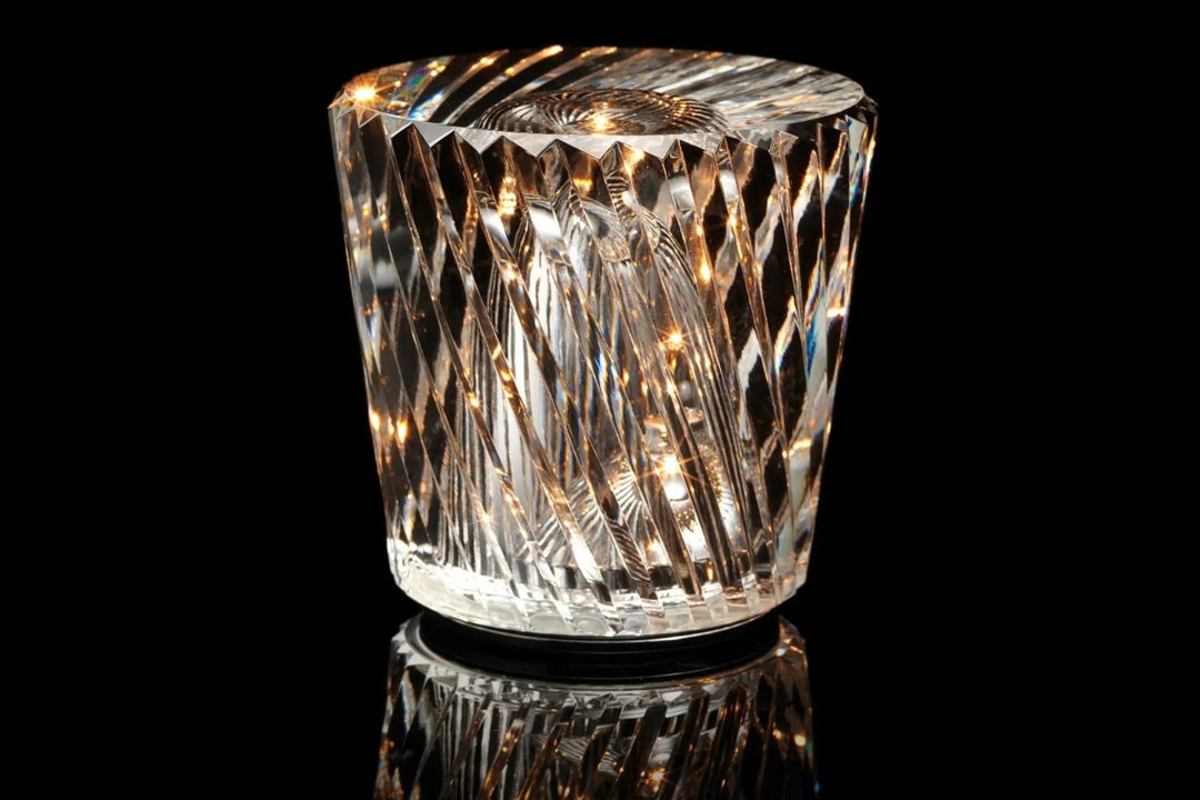 Wiederaufladbare Designlampe mit Kristall-Finish, LED-Beleuchtung für ein warmes & luxuriöses Licht.