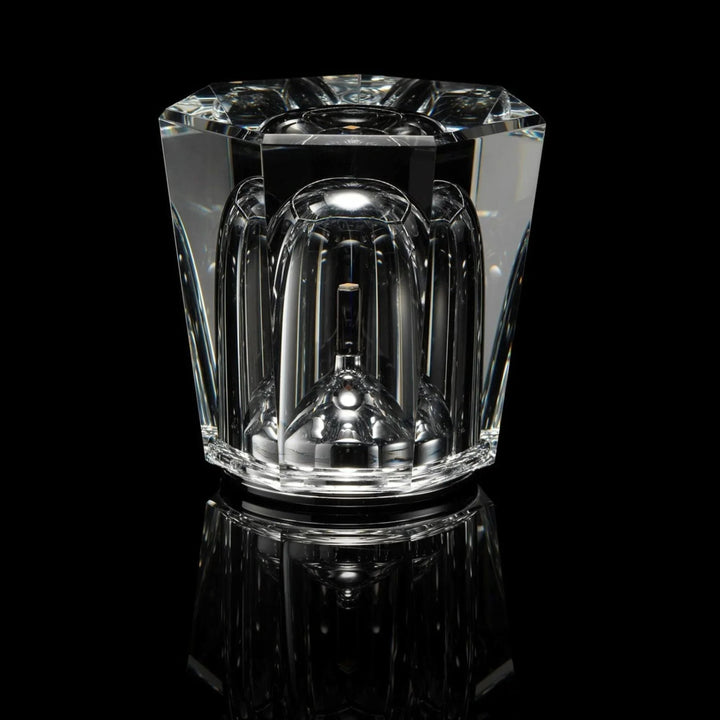 Dimmbare Diamant Kristalllampe, kabellos, wiederaufladbar für eine glamouröse Atmosphäre in jedem Raum.