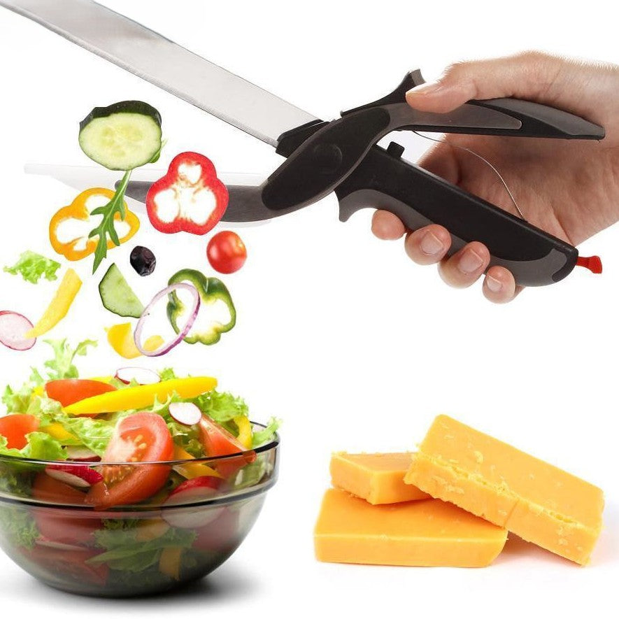 Effizienter 2-in-1 Küchenschneider SliceSmart mit integriertem Messer & Schneidebrett für schnelles Gemüseschneiden.