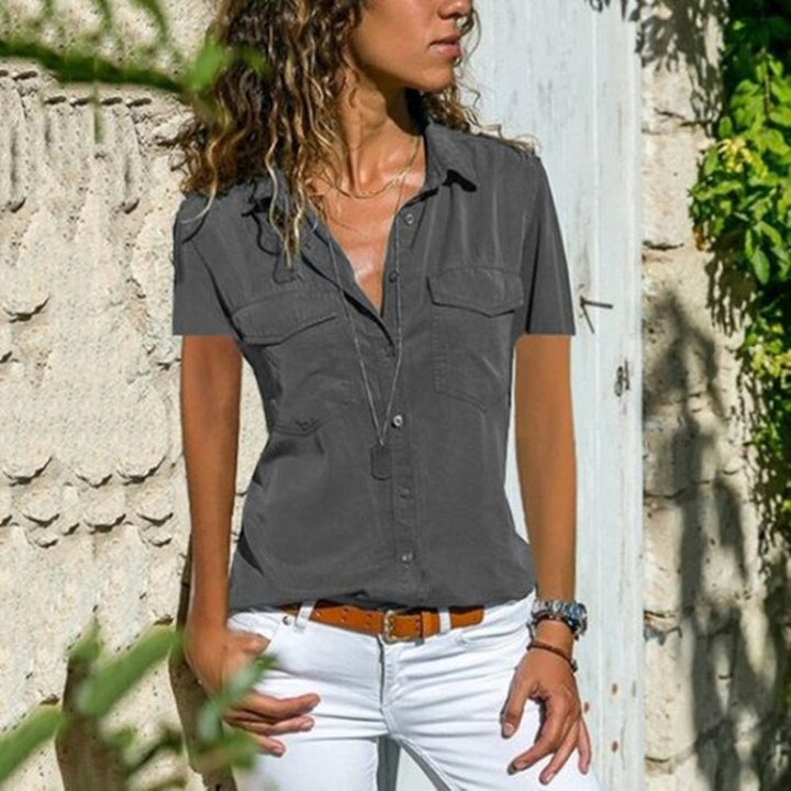 Lässige kurzärmelige Damen Streetwear-Bluse. Trendiges & bequemes Oberteil für Casual-Frauenmode.