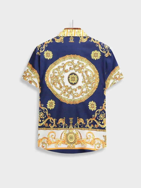 Opulenter Herren Sommer Zweiteiler im Barock-Stil; ein Muss für modebewusste Herren mit Luxus-Anspruch.