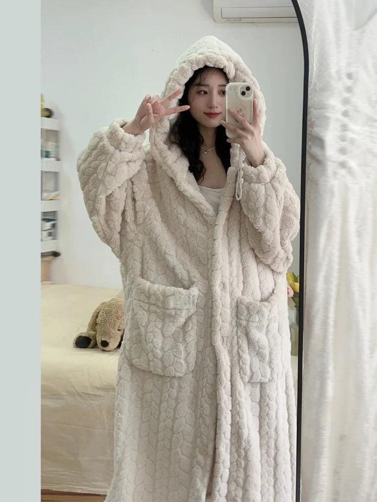 Kuscheliger Unisex Winter Bademantel, grau, wärmend & gemütlich für entspannte Stunden zu Hause oder nach dem Bad.