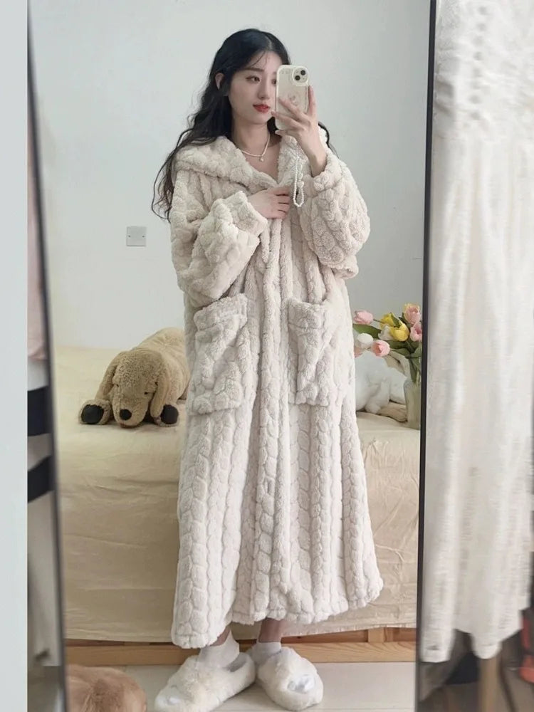 Weicher Unisex Bademantel für den Winter, perfekt als kuscheliger Hausanzug für Freizeit & Entspannung.
