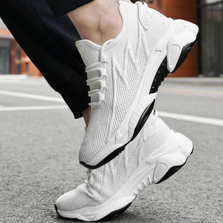 Stilvolle Herren Freizeitschuhe mit unsichtbarer Sohlenerhöhung für einen selbstbewussten Auftritt.