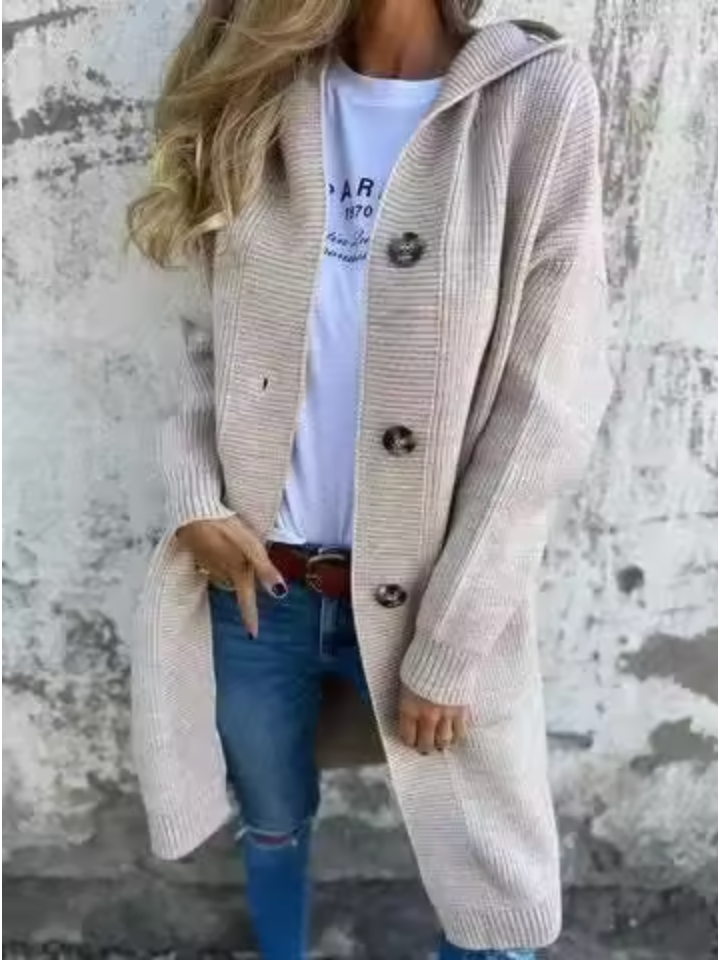 Elegante lange Damen-Strickjacke in Beige, perfekt für Herbst & Übergang im Büro oder in der Freizeit.