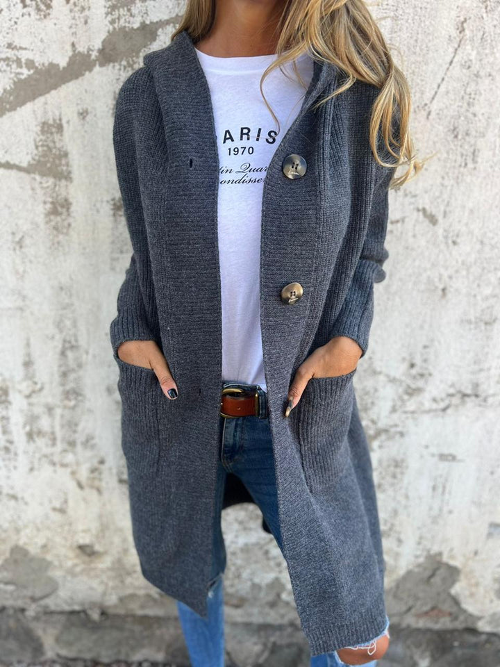 Modische, lange Strickjacke für Damen in Schwarz, elegant und warm für kühle Herbsttage.