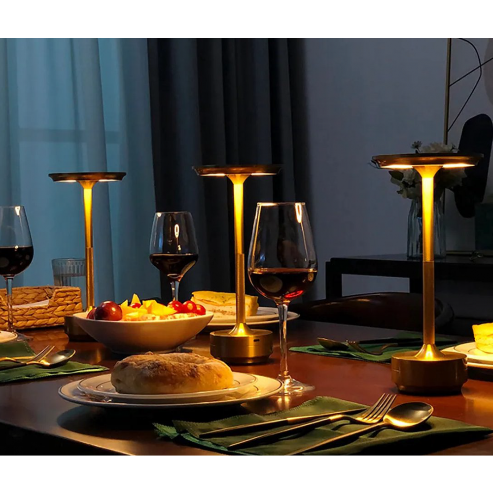 Moderne, tragbare LED-Tischlampe in warmweiß, kabellos, dimmbar, ideal als Ambientebeleuchtung.