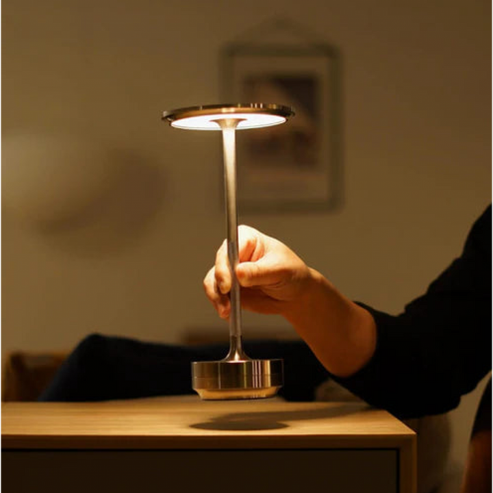 Moderne Luxus LED-Tischlampe, kabellos, dimmbar, Aluminium. Perfekte Ambientebeleuchtung für jedes Zuhause.