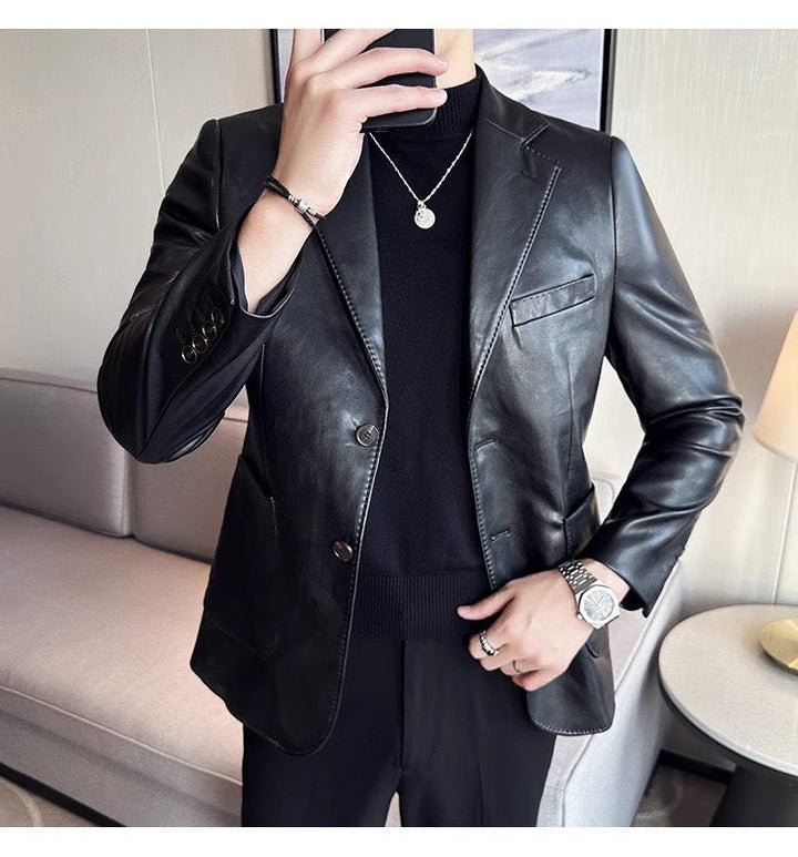 Moderner Herren Blazer mit tailliertem Schnitt. Ideal für eine elegante Herrenbekleidung mit Designer-Flair.