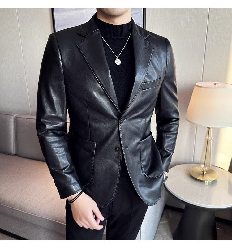 Eleganter Herren Blazer für zeitlosen Stil. Klassischer Business- und Freizeit-Blazer in Dunkelblau.