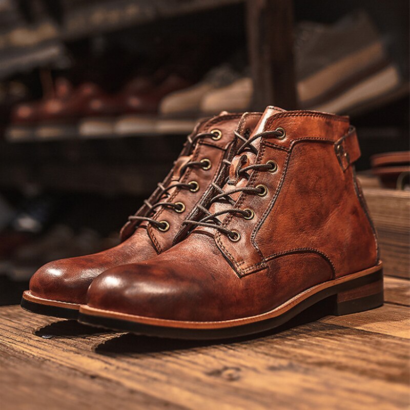Elegante, robuste schwarze Herren Schnürstiefel aus Leder, perfekt als Ganzjahresstiefel für jede Gelegenheit.