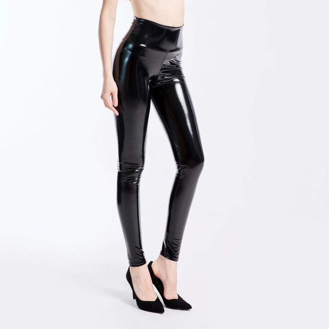 Schwarze Damen Leggings in edler Lederoptik, perfekt für Frühling, elegant & formgebend mit Stretch.