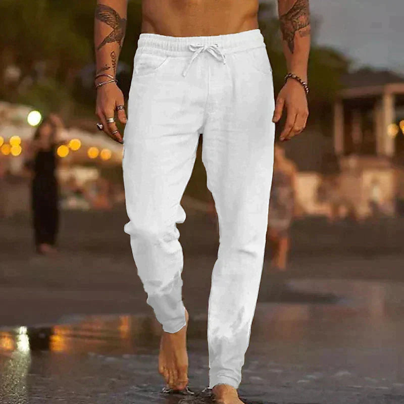 Casual Herren-Sommerhose in Weiß, lockere Passform für maximalen Komfort. Vielseitig kombinierbar.
