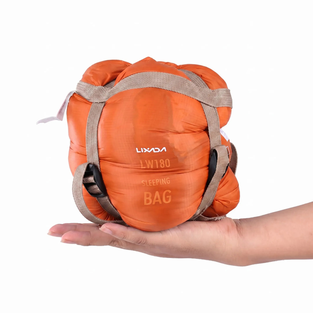 Geräumiger Deckenschlafsack für Erwachsene, ideal zum Entspannen nach langen Tagen beim Camping/Trekking.
