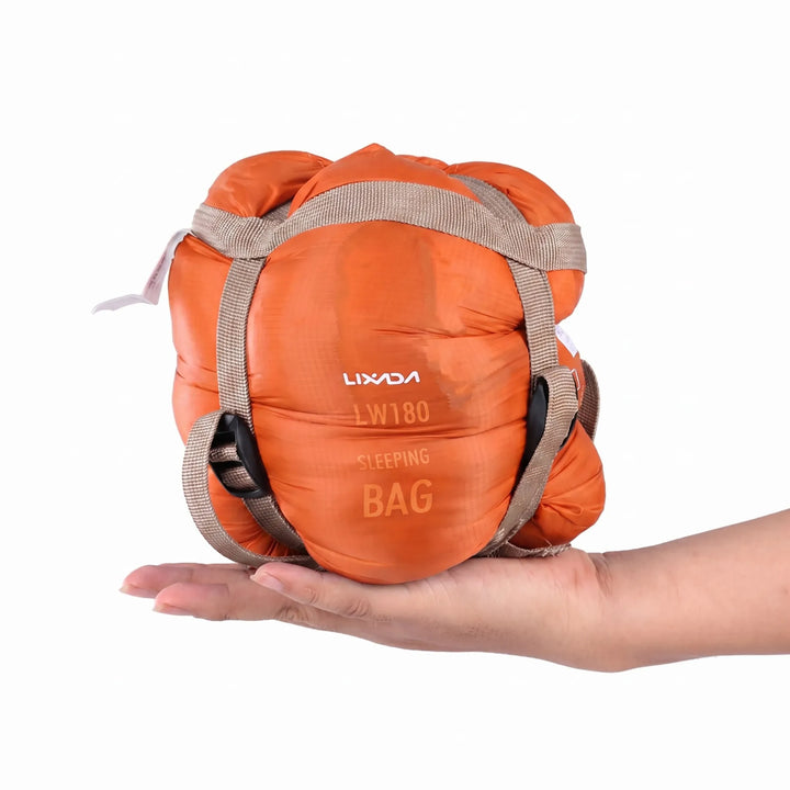 Geräumiger Deckenschlafsack für Erwachsene, ideal zum Entspannen nach langen Tagen beim Camping/Trekking.