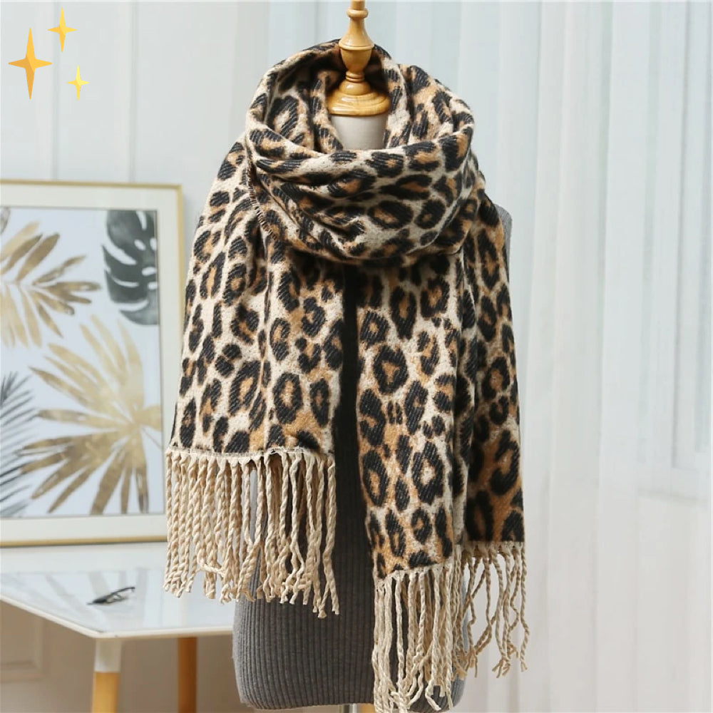Modischer Damenschal XL für Herbst & Winter. Elegantes Leopardenmuster, warmes Fashion-Accessoire für Damen.
