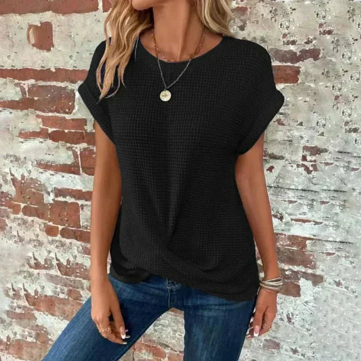 Vielseitige Damenbluse mit kurzen Ärmeln und bequemer, weiter Silhouette. Perfekt als Freizeit- oder Sommerbluse.