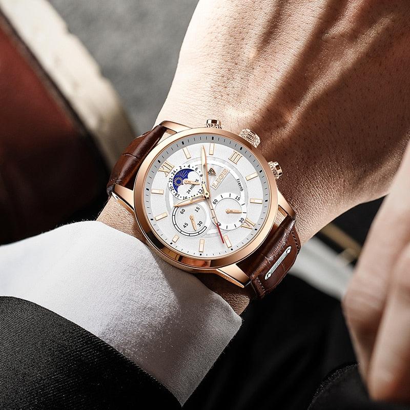 Nahaufnahme des eleganten Zifferblatts der Herrenuhr mit Datumsanzeige. Klassisches Design, gut ablesbar.