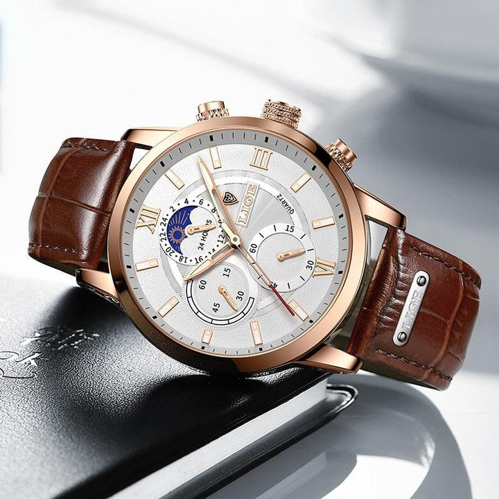 Stilvolle Herrenuhr mit braunem Lederarmband und präzisem Quarzwerk. Elegantes Accessoire für Business & Freizeit.