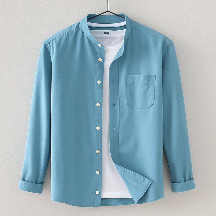 Stilvolles, leichtes Herrenhemd mit Knopfleiste, ideal als Sommerhemd oder elegantes Alltagshemd.