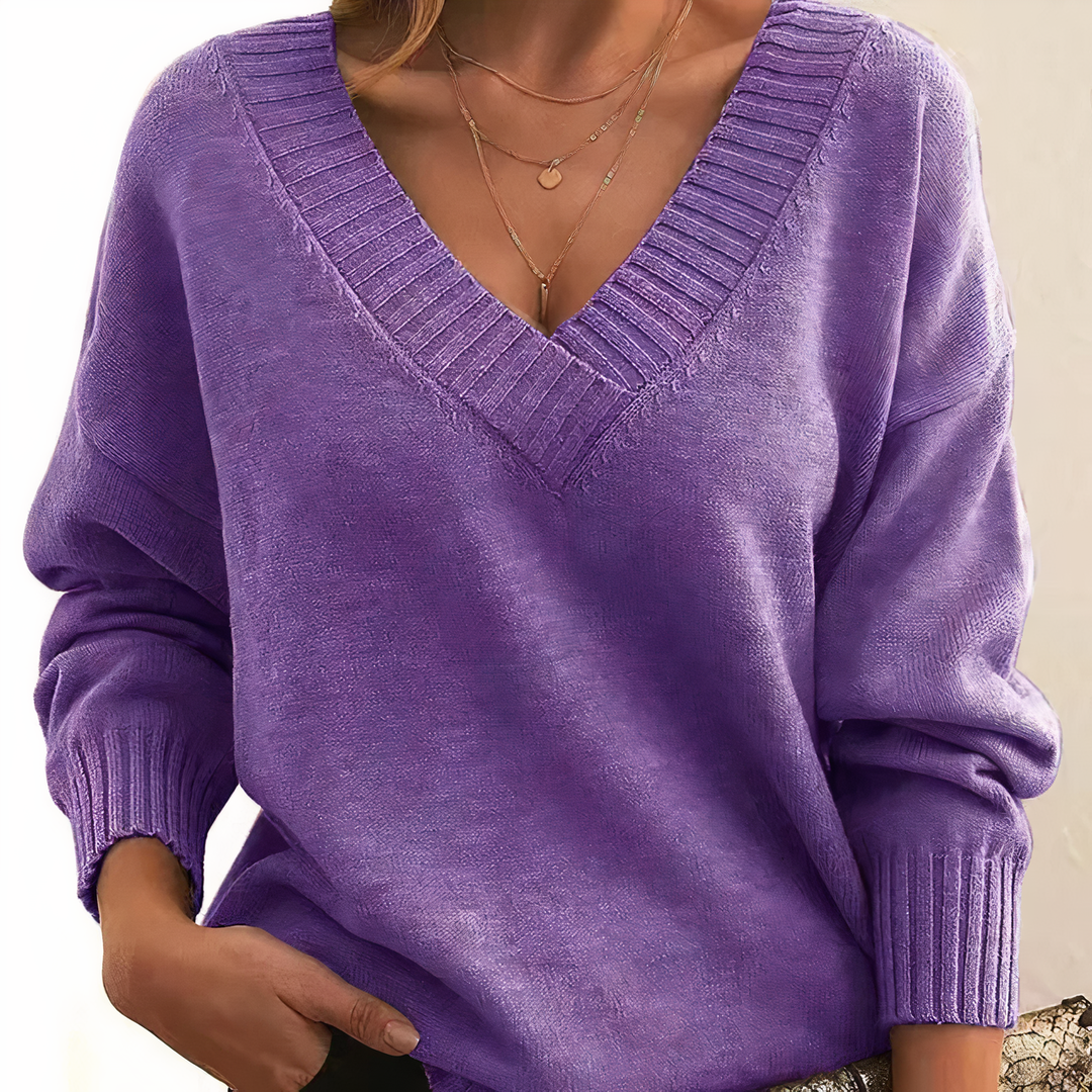 Damen Strickpullover mit V-Ausschnitt. Eleganter und bequemer Pullover für Herbst- und Winteroutfits.