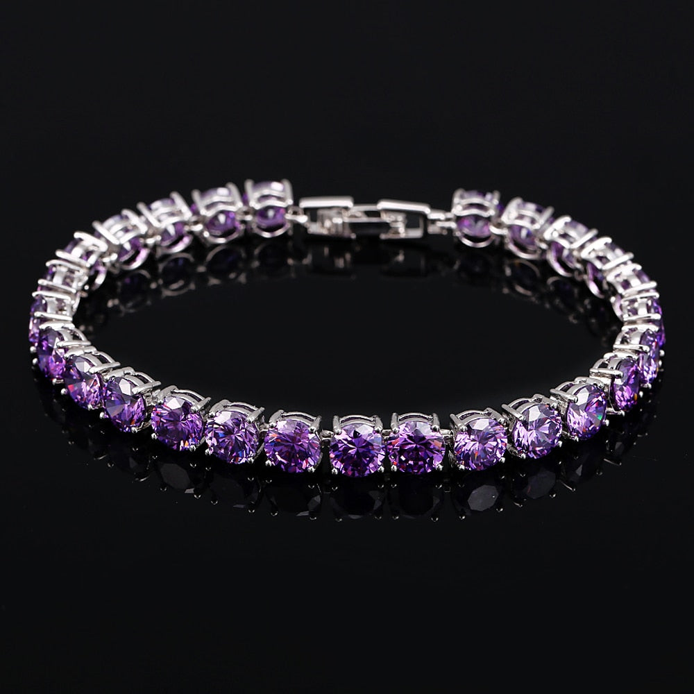 Luxuriöses Damen Tennisarmband mit glitzerndem Kristallherz und präzise geschliffenen Zirkonia.