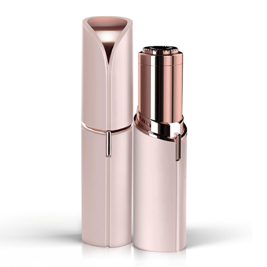 Damen Dermaplaning-Tool in Roségold entfernt feine Haare für strahlende, glatte Gesichtshaut.