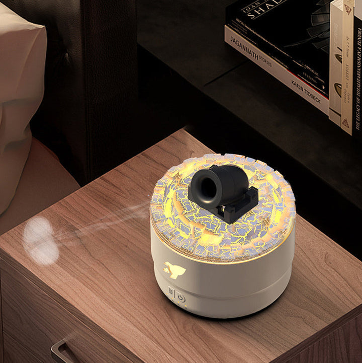 Feiner Nebel steigt aus dem Aroma Diffuser mit faszinierendem Flammen-Effekt, kombiniert mit Nachtlicht-Funktion.