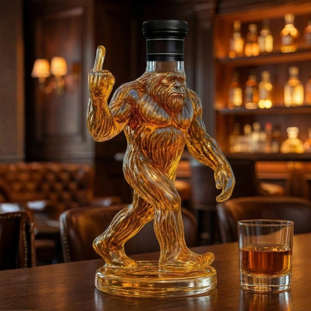 Luxuriöse Bigfoot Whiskey- & Bourbon-Dekantierflasche aus Glas für Genießer, ideales Barzubehör & Männergeschenk.