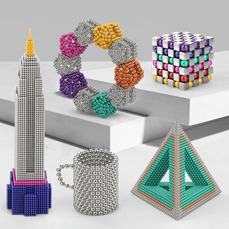 Bauspielzeug mit Magnetkugeln für fantasievolle Konstruktionen. Entwicklungsspielzeug für kleine Baumeister.