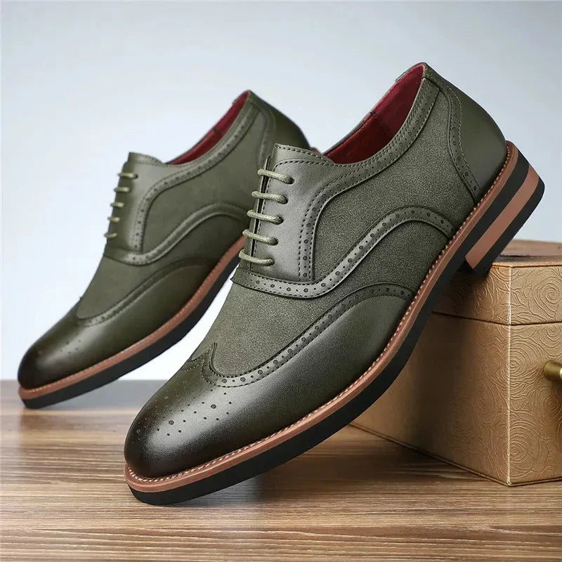 Elegante zweifarbige Herren Oxford Schuhe, perfekt für formelle Anlässe und Business-Meetings.