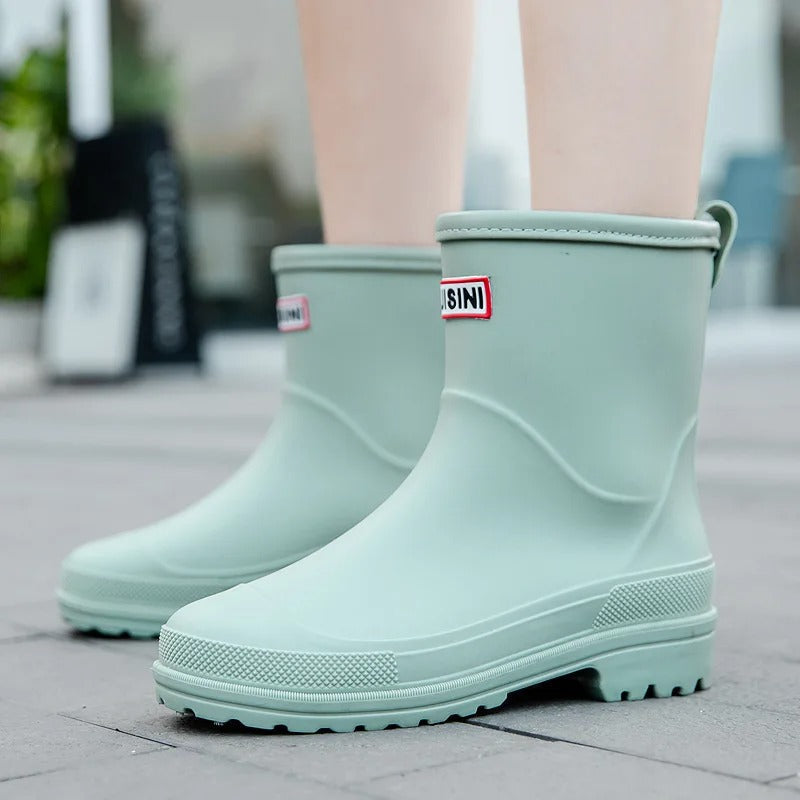 Praktische AquaStride 2.0 Damen-Regenstiefel, halbschaftig und absolut wasserdicht für trockene Füße.