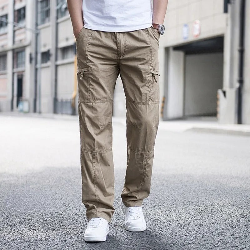 Herren Cargohose mit bequemer, lockerer Passform und praktischen Multitaschen; ideal für den täglichen Gebrauch.