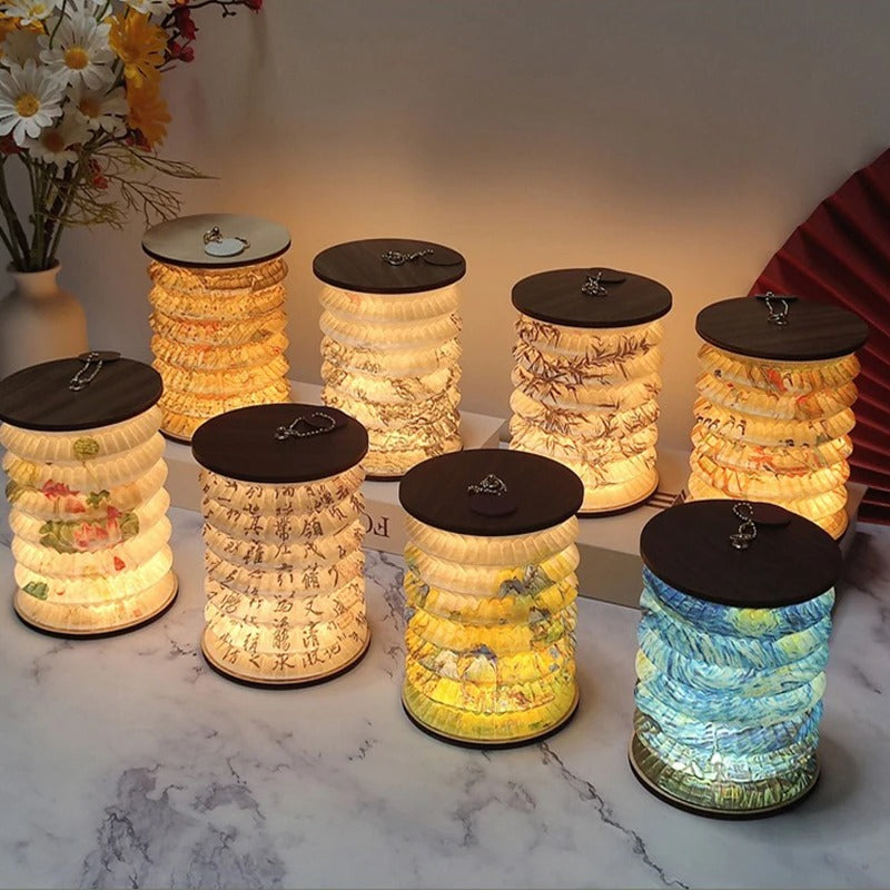 Akkubetriebene faltbare LED Leselampe mit USB-Anschluss. Perfekt als tragbare Campinglampe oder Nachttischlampe.