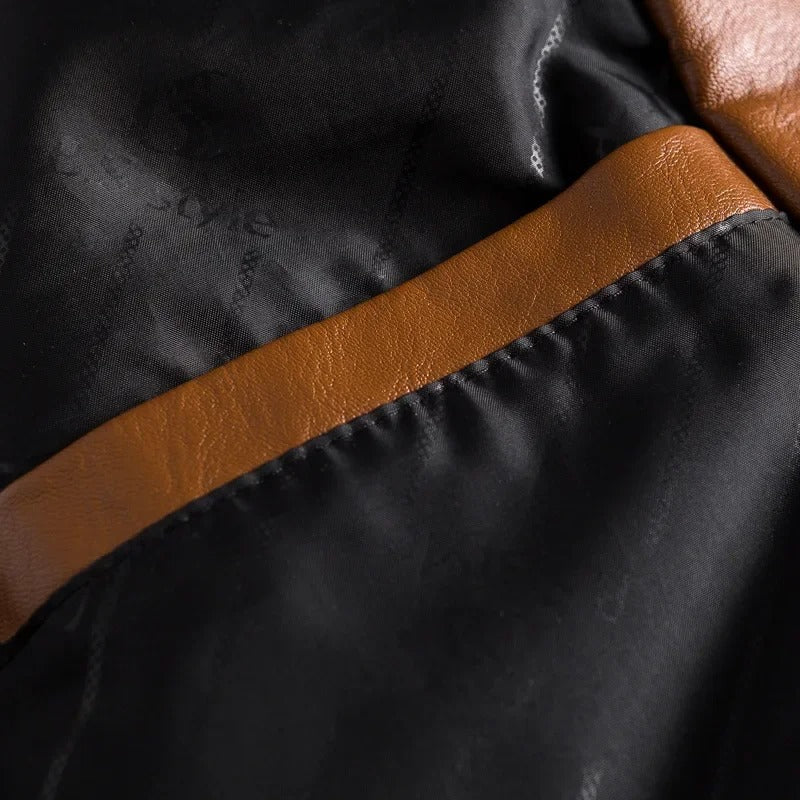 Zeitlose Lederjacke für Herren in Dunkelbraun, klassisches Design und hoher Tragekomfort für alle Jahreszeiten.