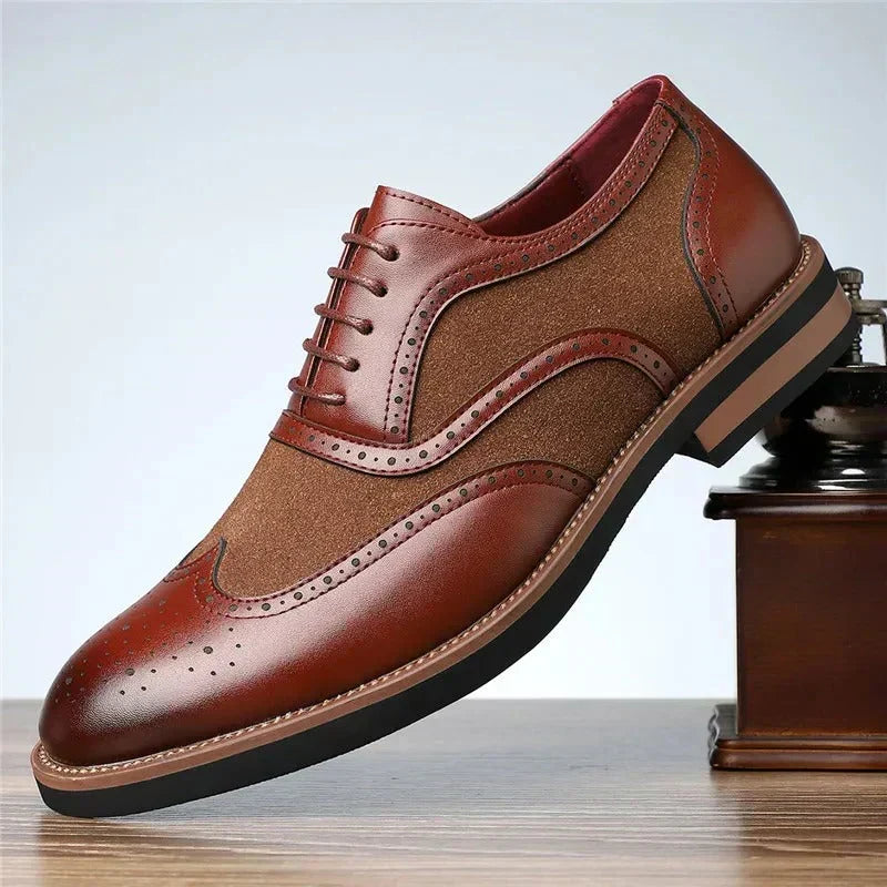 Langlebige Herren Business Schuhe: Zweifarbige Oxford-Variante für seriöse Auftritte.