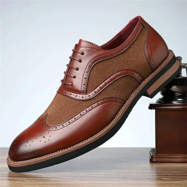 Langlebige Herren Business Schuhe: Zweifarbige Oxford-Variante für seriöse Auftritte.