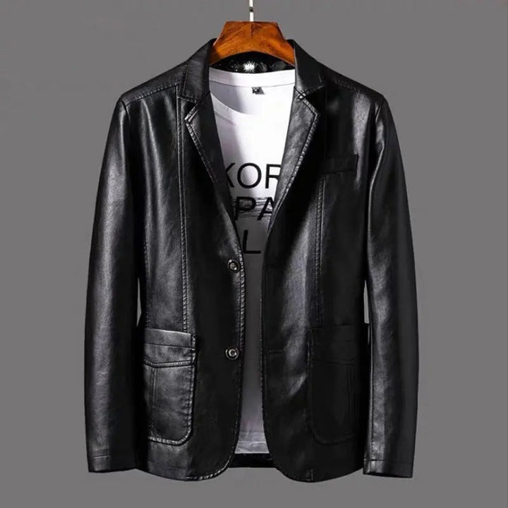 Klassische schwarze Herren Lederjacke, zeitloser Stil für Alltag und Freizeit, ideal als Übergangsjacke.